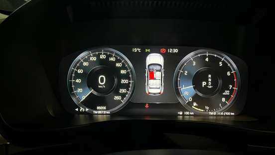 VOLVO-XC40-2020
