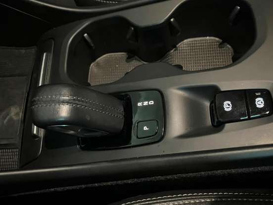VOLVO-XC40-2.0 T4 GASOLINA MOMENTUM GEARTRONIC VOLVO-XC40-2020