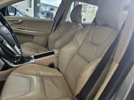 VOLVO-XC60-2013
