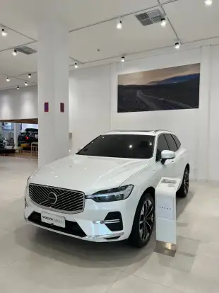 VOLVO-XC60-2025
