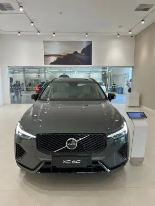 VOLVO XC60 2.0 T8 PHEV ULTRA DARK AWD GEARTRONIC