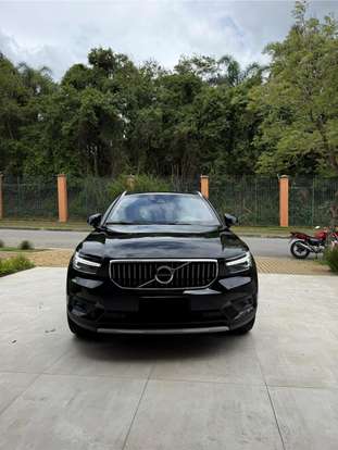 VOLVO-XC40-2021