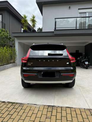 VOLVO-XC40-2021