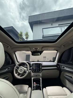 VOLVO-XC40-2021