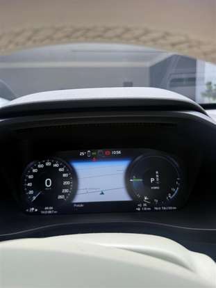VOLVO-XC40-2021