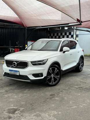 VOLVO-XC40-2020