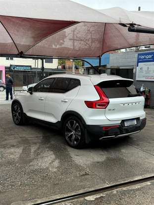 VOLVO-XC40-2020