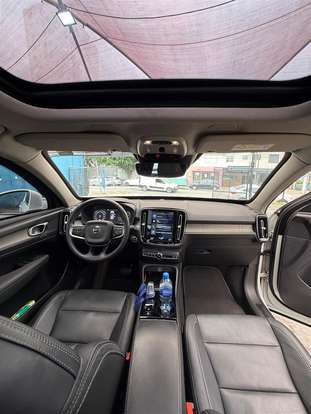 VOLVO-XC40-2020