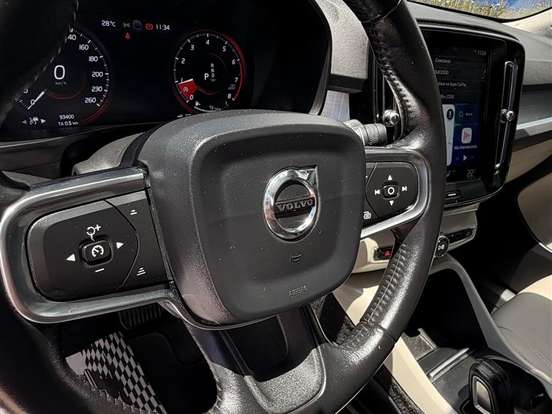 VOLVO-XC40-2.0 T5 GASOLINA MOMENTUM AWD GEARTRONIC VOLVO-XC40-2018