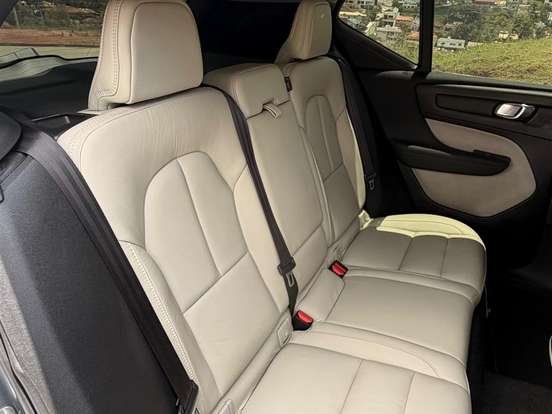 VOLVO-XC40-2.0 T5 GASOLINA MOMENTUM AWD GEARTRONIC VOLVO-XC40-2018