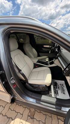VOLVO-XC40-2018