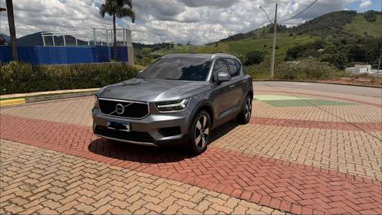VOLVO-XC40-2018