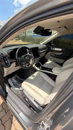 VOLVO-XC40-2018