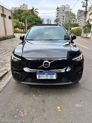 VOLVO-XC40-2022
