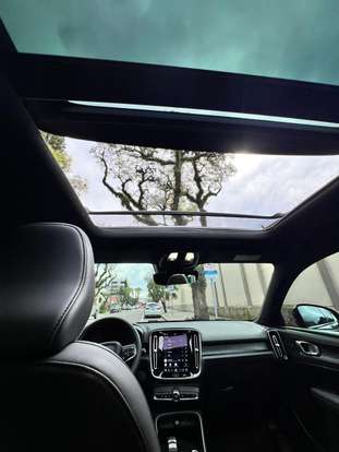 VOLVO-XC40-2022