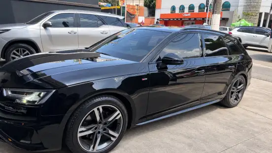 AUDI-A4-2019
