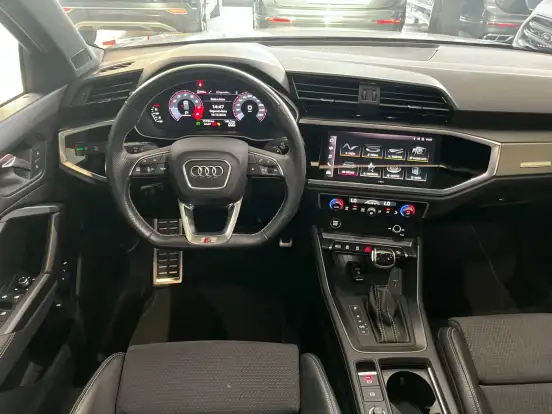 AUDI-Q3-2023