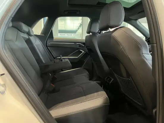 AUDI-Q3-2023