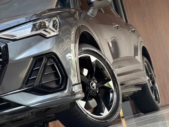 AUDI-Q3-2022