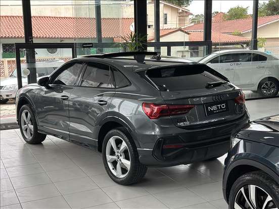 AUDI-Q3-2022