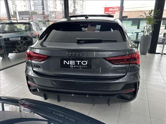 AUDI-Q3-2022