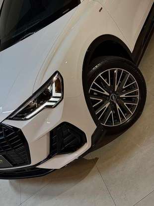 AUDI-Q3-2022