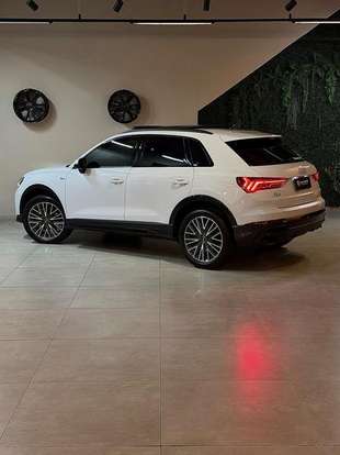 AUDI-Q3-2022