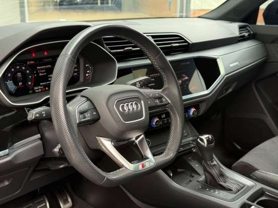 AUDI-Q3-2023