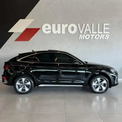 AUDI-Q5-2022