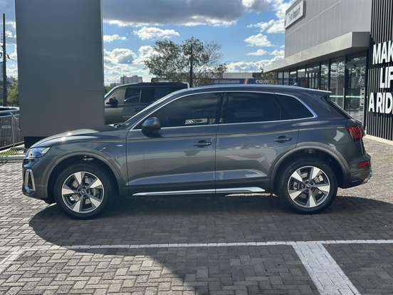 AUDI-Q5-2.0 45 TFSI GASOLINA S LINE BLACK QUATTRO S TRONIC AUDI-Q5-2024