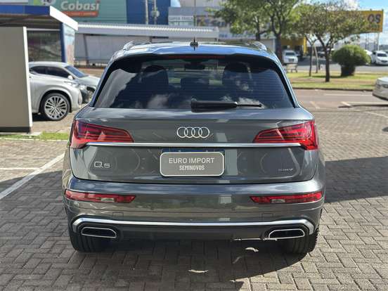 AUDI-Q5-2024
