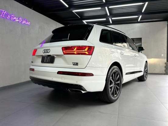 AUDI-Q7-2015