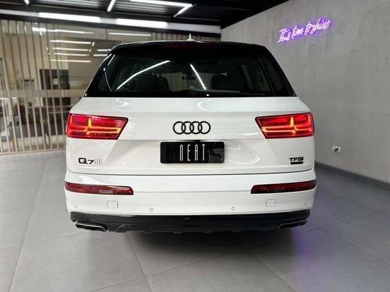 AUDI-Q7-2015