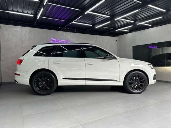 AUDI-Q7-2015
