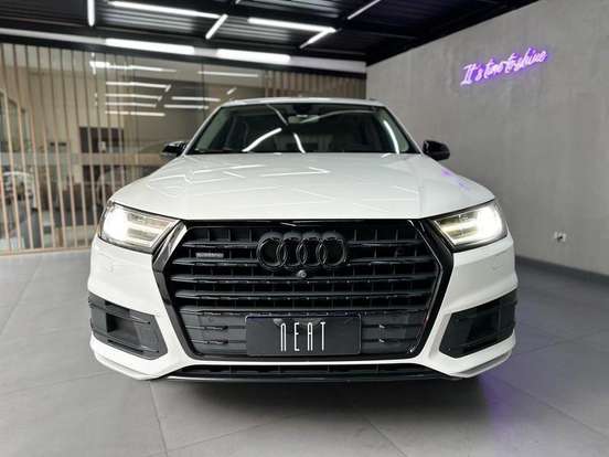 AUDI-Q7-2015