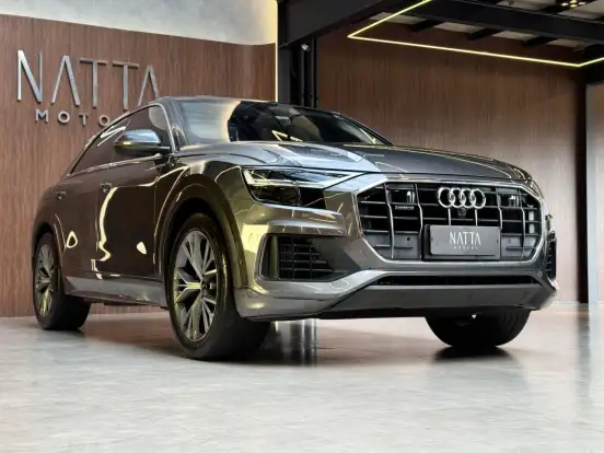 AUDI-Q8-2020