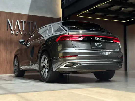 AUDI-Q8-2020