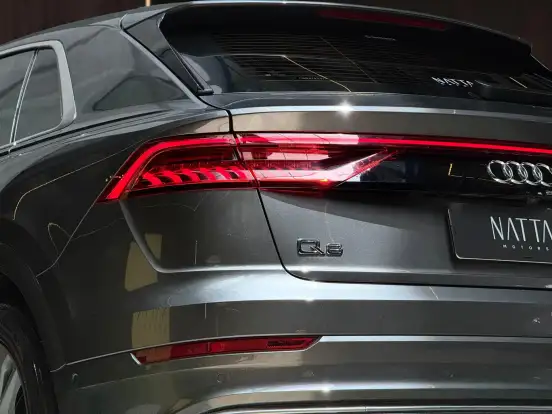 AUDI-Q8-2020