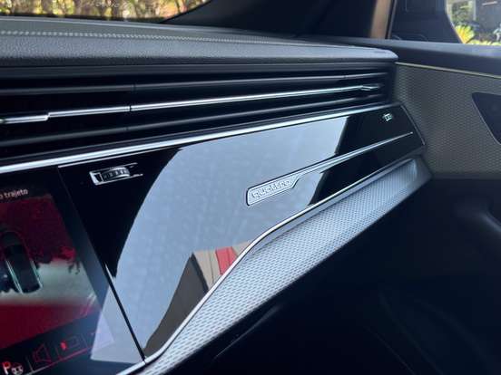 AUDI-Q8-2025