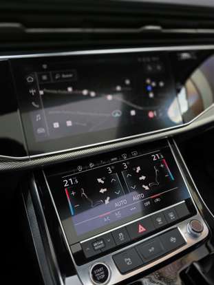 AUDI-Q7-2021