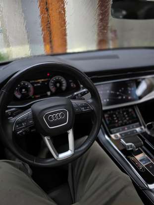 AUDI-Q7-2021