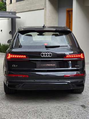 AUDI-Q7-2021