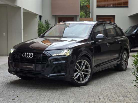 AUDI-Q7-2021