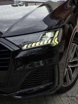 AUDI-Q7-2021