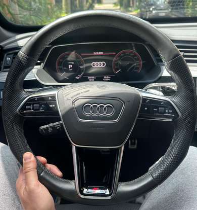 AUDI-Q8 E-TRON-2024