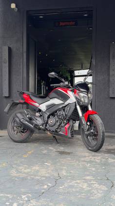 BAJAJ DOMINAR 250 