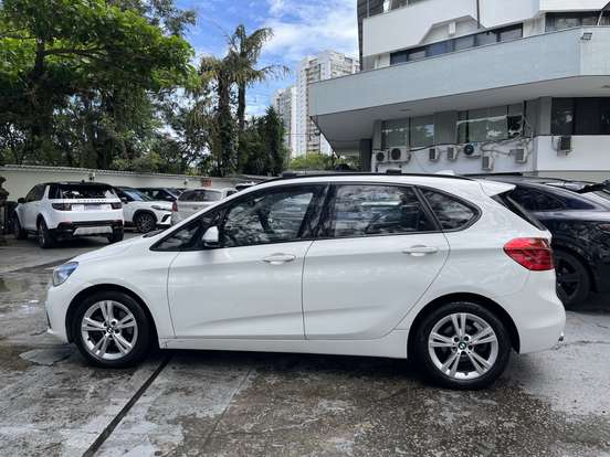 BMW-220i-2017