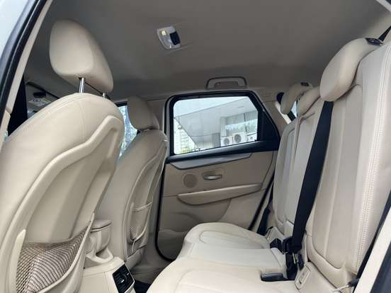 BMW-220i-2017