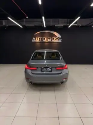 BMW-320i-2023