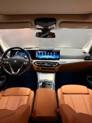 BMW-320i-2023